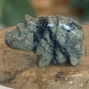 Native American Zuni Bear Fetish Bead Hand Carved Sprit Animal Turquoise Eyes .9